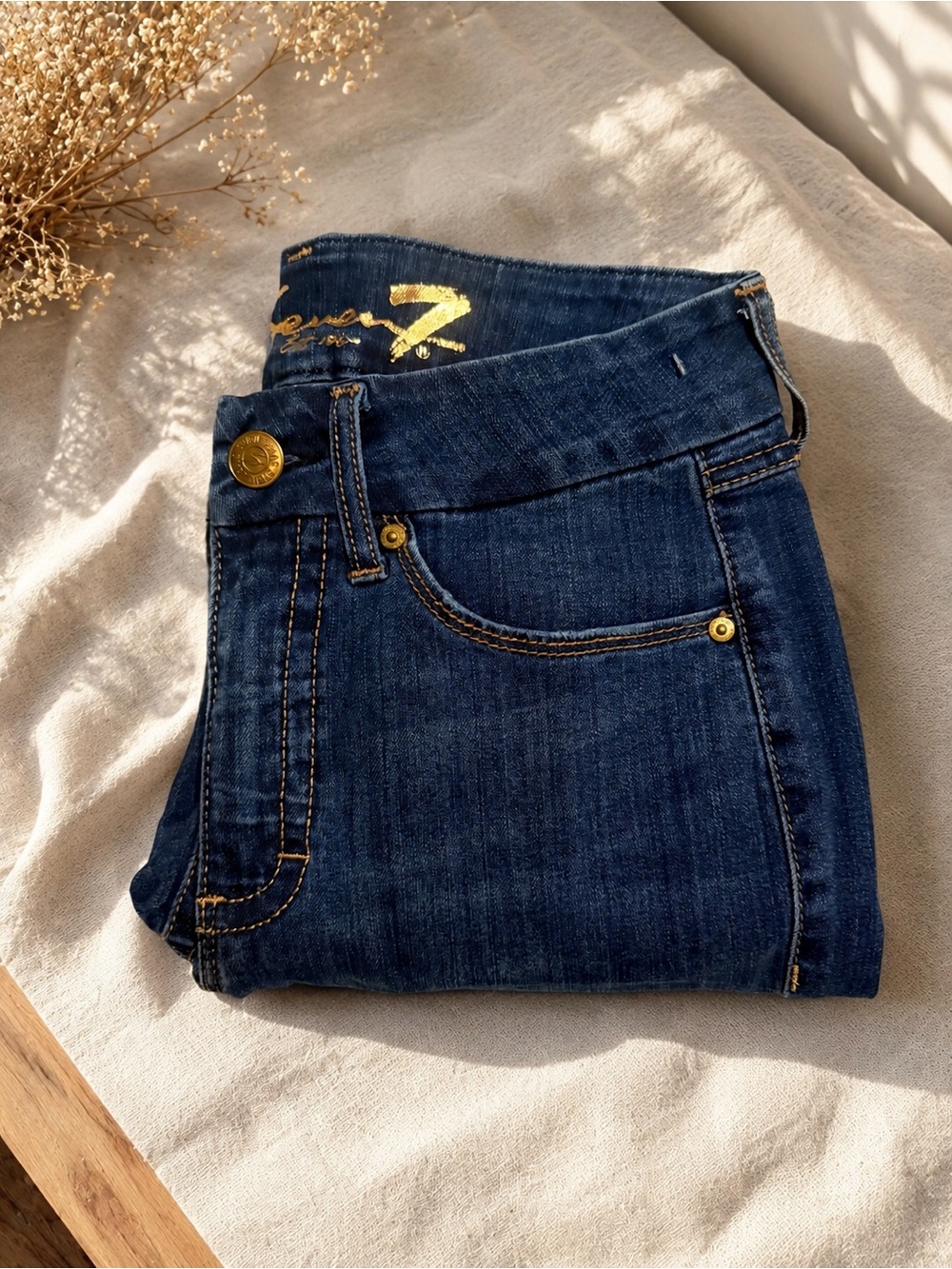 Seven7 navy blue skinny jeans with gold accents, size 6